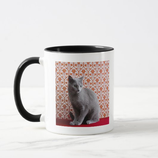 Katze (russisches Blau) und Tapetenhintergrund Tasse (Links)