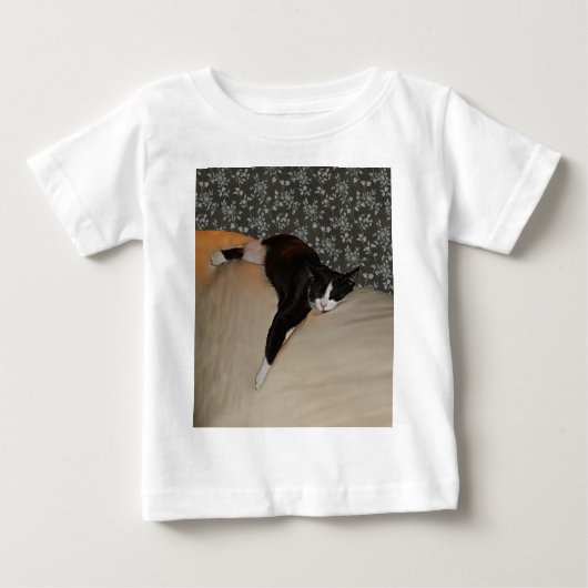 Katze Schlafen auf Couch Säugling T - Shirt (Vorderseite)