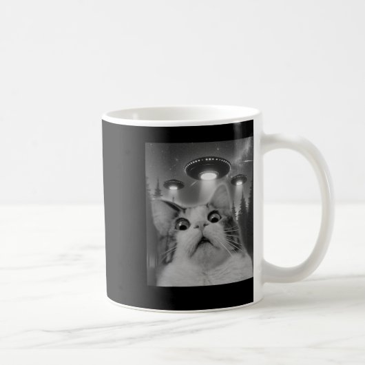 Katze Selfie mit Ufos Kaffeetasse (Rechts)