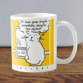 Katze sieht Darts im Fernsehen. Dart Player Kaffeetasse