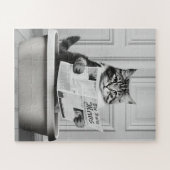Katze sitzt auf der Toilette und liest eine Nachri Puzzle (Horizontal)