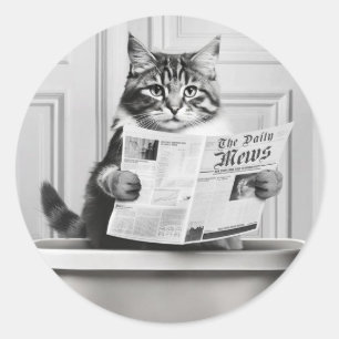 Katze sitzt auf der Toilette und liest eine Nachri Runder Aufkleber