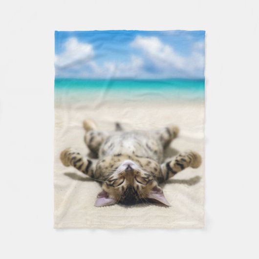 Katze Sonnenbaden am Strand Fleecedecke (Vorderseite)