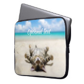 Katze Sonnenbaden am Strand Laptopschutzhülle (Vorderseite Links)