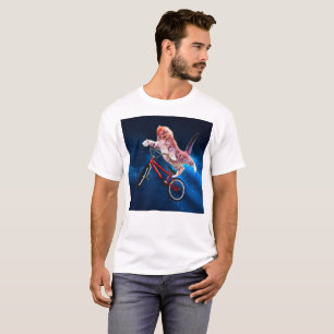 Katze springt auf ein Fahrrad T-Shirt