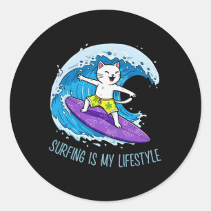 Katze surft auf einer Welle - Surfen ist mein Lebe Runder Aufkleber