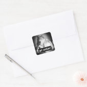 Katze trinkt Milch von Jug Quadratischer Aufkleber (Umschlag)