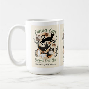 Katze und eine warme Tasse in der Hand