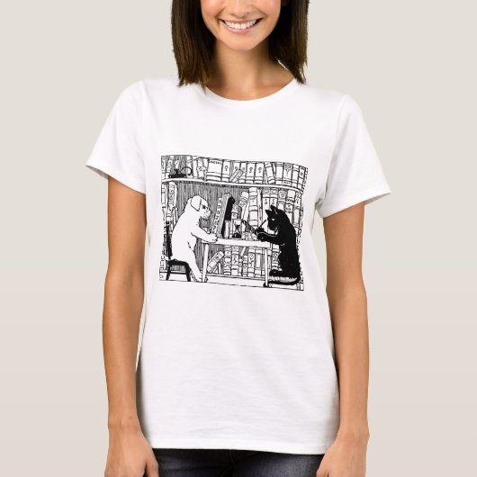 Katze und Hund in der Bibliothek T-Shirt (Vorderseite)