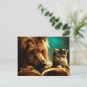 Katze und Hund lesen ein Buch Postkarte (Stehend Vorderseite)