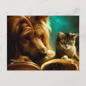 Katze und Hund lesen ein Buch Postkarte (Vorderseite)
