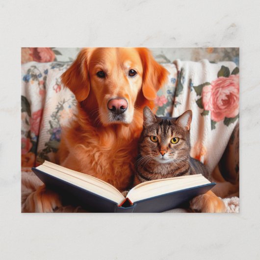 Katze und Hund lesen ein Buch Postkarte (Vorderseite)