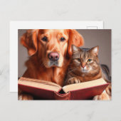 Katze und Hund lesen ein Buch Postkarte (Vorne/Hinten)