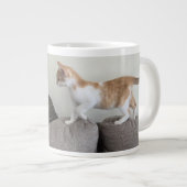 Katze und Kätzchen Jumbo-Tasse (Vorderseite Rechts)