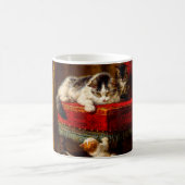 Katze und Kätzchen spielen mit Stuhl Kaffeetasse (Mittel)