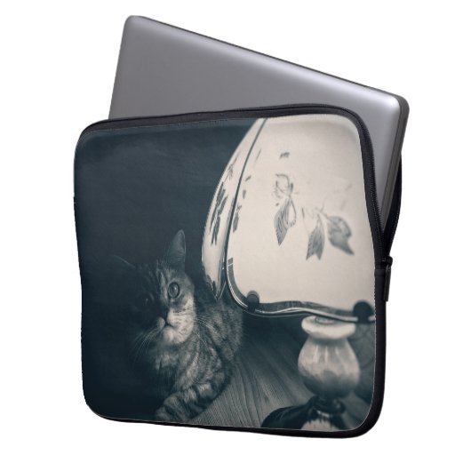 Katze- und Lampennoir-Style-Fotografie Laptopschutzhülle (Vorderseite Links)
