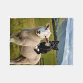 Katze und Schafe - Felinis Landtour Fleecedecke (Vorderseite (Horizontal))