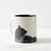 Katze und Schmetterling Zweifarbige Tasse (Vorderseite Links)