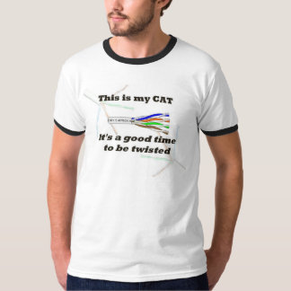 Katze verdreht T-Shirt