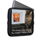 Katze, von der Löwennize erschaffen Laptopschutzhülle (Vorne Rechts)