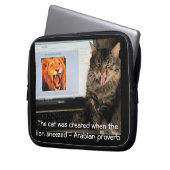 Katze, von der Löwennize erschaffen Laptopschutzhülle (Vorderseite Links)