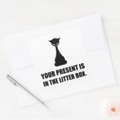 Katze vorhanden ist in Litter Box lustig Quadratischer Aufkleber (Umschlag)