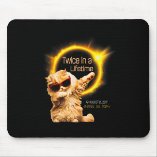 Katze zweimal im Lifetime Solar Eclipse April 04.0 Mousepad