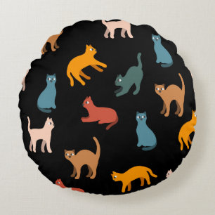 Katzen auf schwarz rundes kissen