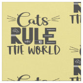 Katzen beherrschen die trendigen Plakatflüster der Stoff (Nahaufnahme)