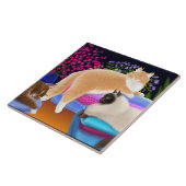 Katzen, die auf sauberer Wäscherei-Fliese Lounging Fliese (Seite)