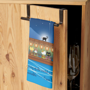 Katzen, die sich in Feuerwerken erfreuen, an Bord  Geschirrtuch