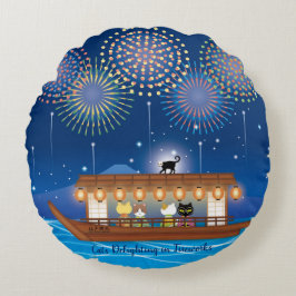 Katzen, die sich in Feuerwerken erfreuen, an Bord Rundes Kissen