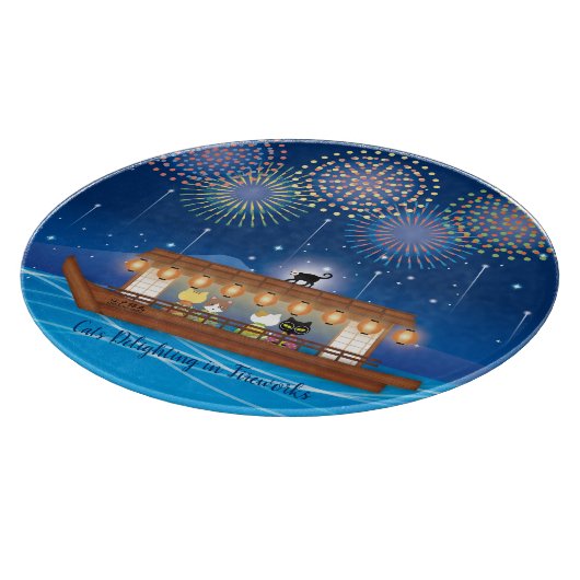 Katzen, die sich in Feuerwerken erfreuen, an Bord Schneidebrett (Ecke)