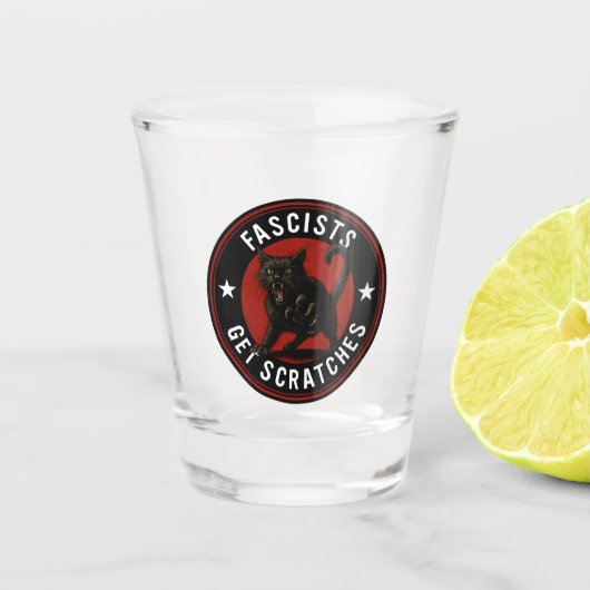Katzen gegen Faschisten Schnapsglas (Vorderseite)