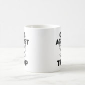 Katzen gegen Trump Kaffeetasse (Mittel)