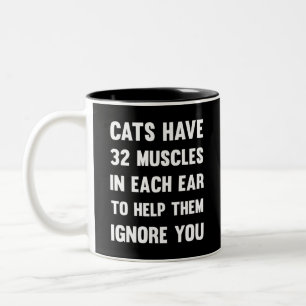 Katzen haben 32 Muskeln in jedem Ohr...  Funny Cat Zweifarbige Tasse
