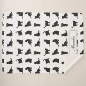 Katzen im Schwarzen Silhouette Muster mit Vorname Sherpadecke (Vorderseite (Horizontal))