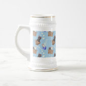 Katzen in Kiste und Milchfallen auf blau Bierglas (Links)