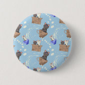 Katzen in Kiste und Milchfallen auf blau Button (Vorderseite)