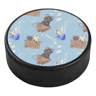 Katzen in Kiste und Milchfallen auf blau Eishockey Puck