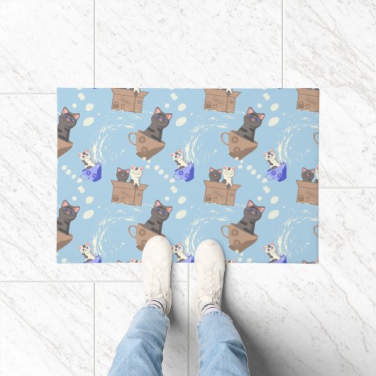 Katzen in Kiste und Milchfallen auf blau Fußmatte (Indoor)