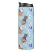 Katzen in Kiste und Milchfallen auf blau Thermosbecher (Nach rechts gedreht)