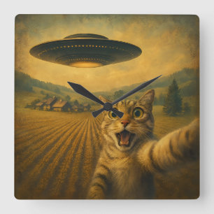 Katzen-Selfie mit Alien-UFO Lustige Katzen-Geschen Quadratische Wanduhr