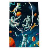 Katzen spielen Basketball im Weltraum mit Astronau Mittlere Geschenktüte (Vorderseite)