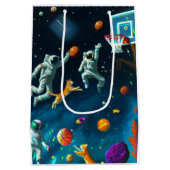 Katzen spielen Basketball im Weltraum mit Astronau Mittlere Geschenktüte (Rückseite)