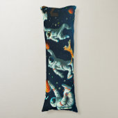 Katzen spielen Basketball im Weltraum mit Astronau Seitenschläferkissen (Vorderseite Vertikal)