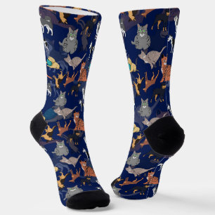 Katzen und Hunde Musterdesign auf Blau Socken