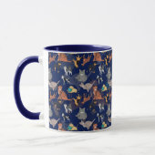 Katzen und Hunde Musterdesign auf Blau Tasse (Links)