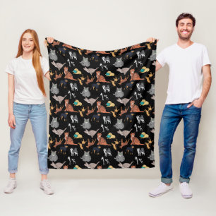 Katzen und Hunde Musterdesign auf Schwarz Fleecedecke