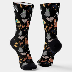 Katzen- und Hunde-Musterdesign auf Schwarz Socken